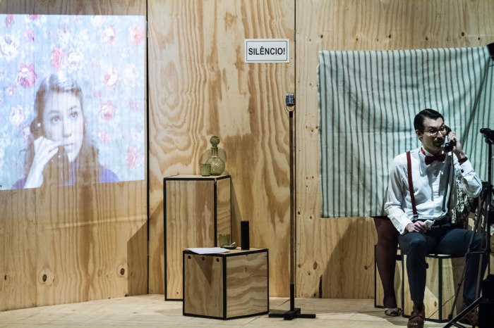 À Distância, Lado A, com a Dearaque Cia. Foto de Cristiano Prim.