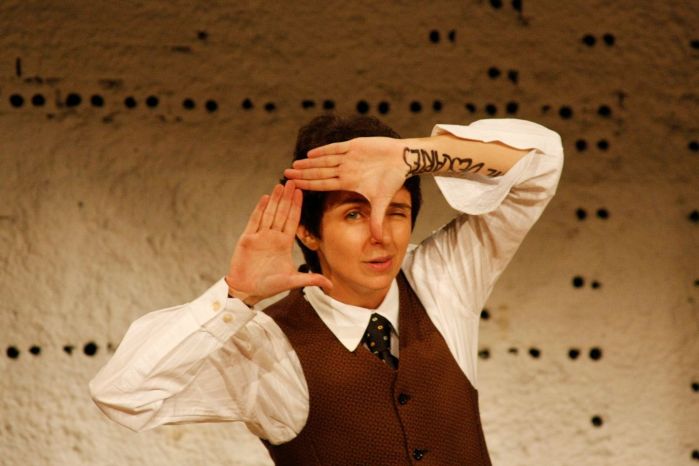 Descartes com lentes 1 by Elenize Dezgeniski