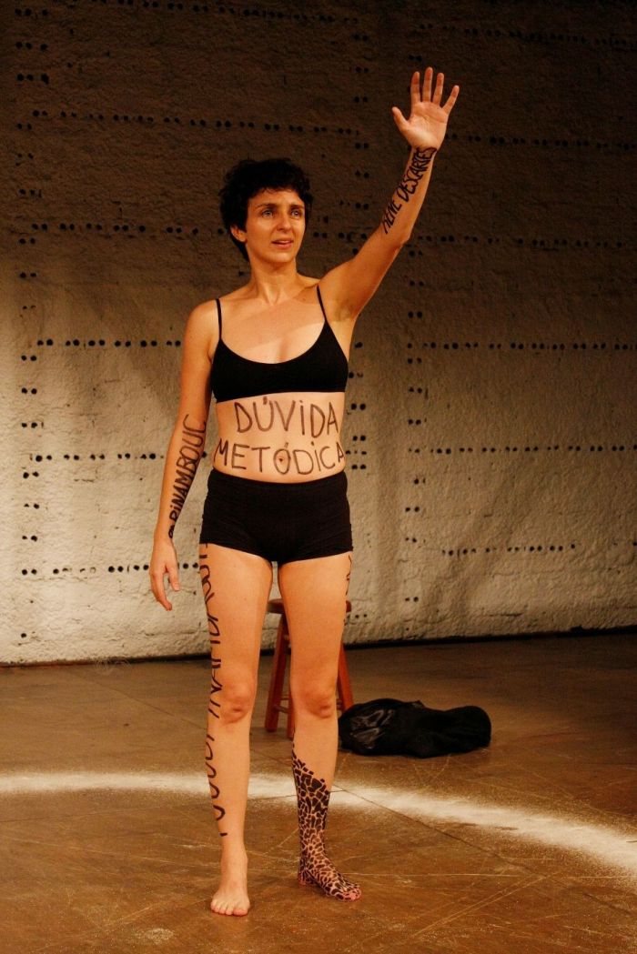 "Descartes com Lentes", com Nadja Naira. Foto de Elenize Dezgeniski.