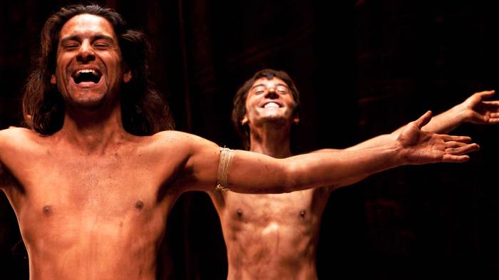 Antonio Salvador e Eduardo Okamoto em "Recusa" (Foto de Ale Catan"