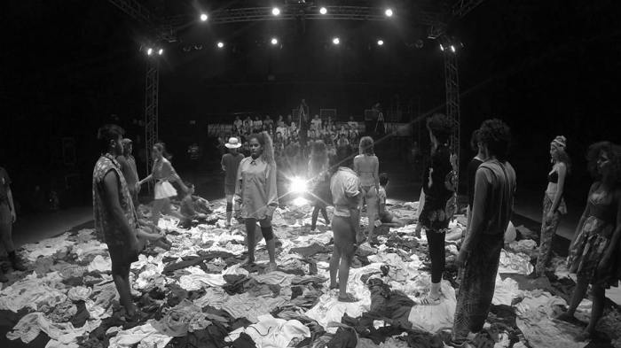 Cena de "Vagabundos" (foto de Alex Hermes)