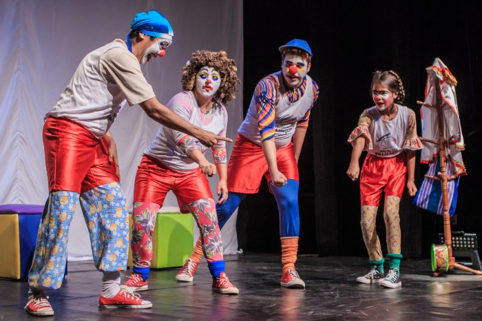 Cena de "Escola de Palhaços", da Cia Argumento (crédito: Diego Souza)