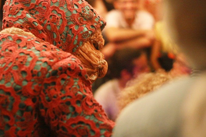 A máscara expressiva é um dos procedimentos adotados pelo Bagaceira na construção de "Interior" (crédito: Carol Viegas)