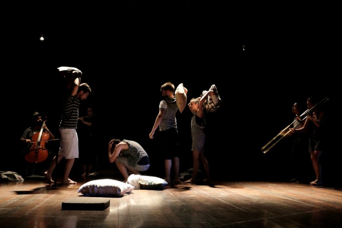 "O Dia em que Nos Perdemos"< texto de Léo Moita e direção de Talita Neves. Foto de Lidia Sanae Ueta.