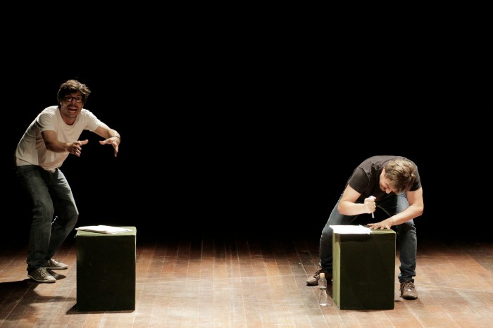 "Paquiderme", texto de Daniel Farias, direção de Johana Albuquerque. Foto de Lidia Sanae Ueta.